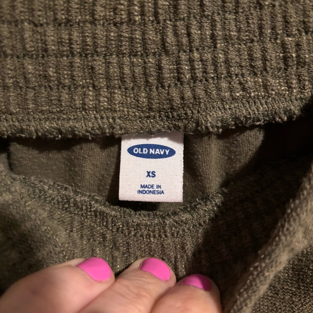 Women’s Olive Knit Pull-On Shorts Old Navy XS - Picture 2 of 3